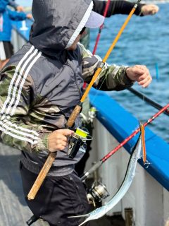 Nu är säsongens första horngädda fångad i Öresund 🪱🐟

Är du fiskesugen så är vi här för dig! 
Strålande fiskeväder både lördag och söndag och vi kör båda dagarna 8-12⛵️

Ring 070-201 00 88 och boka din plats📞