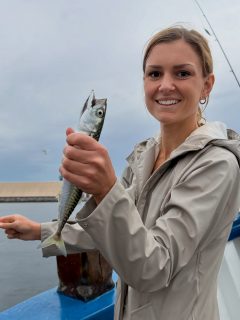🎣 Ena dagen är det förmiddagsturen. Nästa dag är det eftermiddagen. Och ibland levererar båda.

Det är just det som gör makrillfisket så spännande. Man vet aldrig vilken tur som blir dagens höjdpunkt.

Idag var det eftermiddagsturen som drog det längsta strået och bjöd på det bästa fisket. När stimmen väl dyker upp kan det gå undan ordentligt! 🐟💥

🎣 Vi kör fisketurer två gånger om dagen, hela sommaren!

⏰ 08:00–12:00
⏰ 13:00–17:00

📞 Boka din plats på 070-201 00 88 eller se turlistan på hemsidan.

🌊 Rååbåtarna – vi kan vårt Öresund